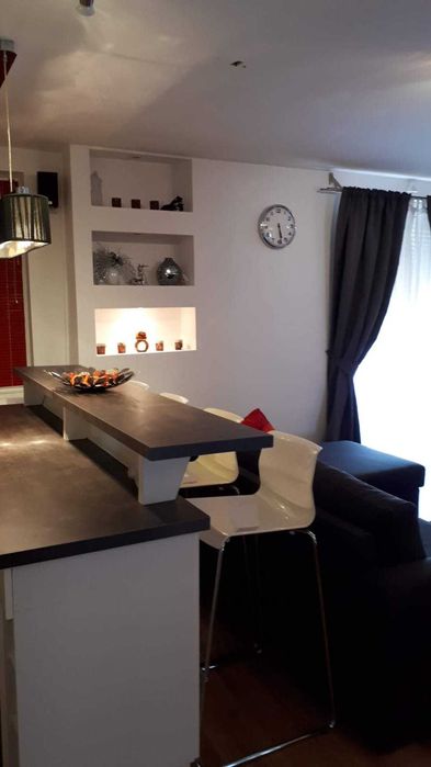 Inchiriez apartament TgMures zona 0 cu vedere spre Piata Trandafirilor