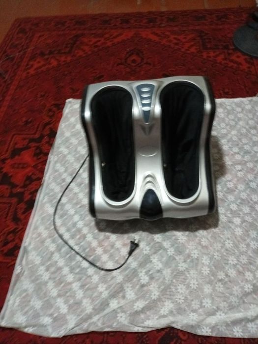 Elektro masaj  oyoqlarni masaj qiladi