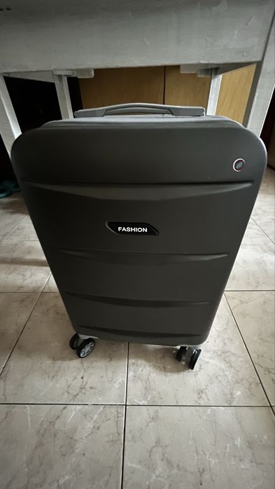 Чемодан ұшаққа өзіңмен алып кіруге болады.