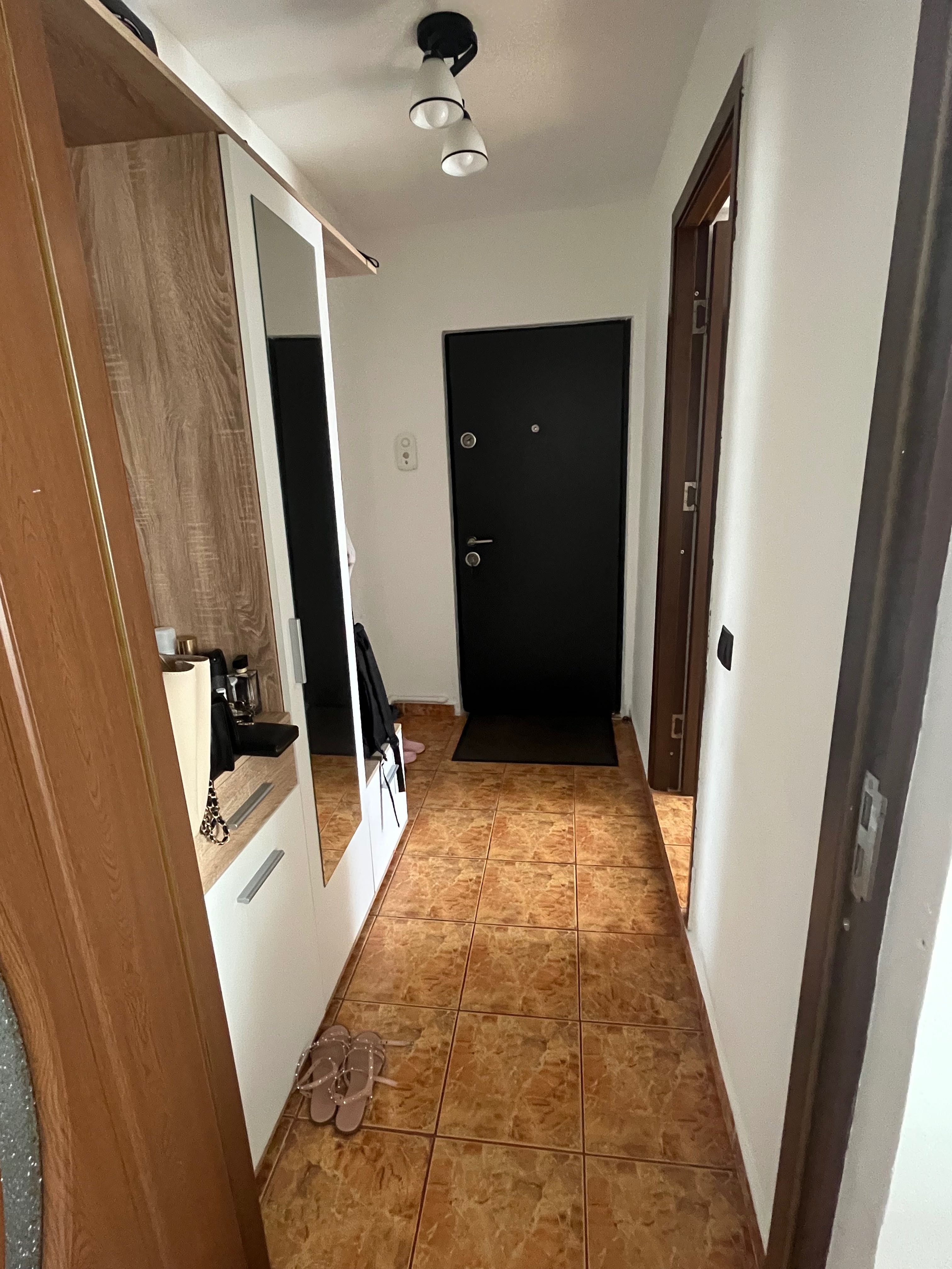 Vând apartament 2 camere semidecomandat