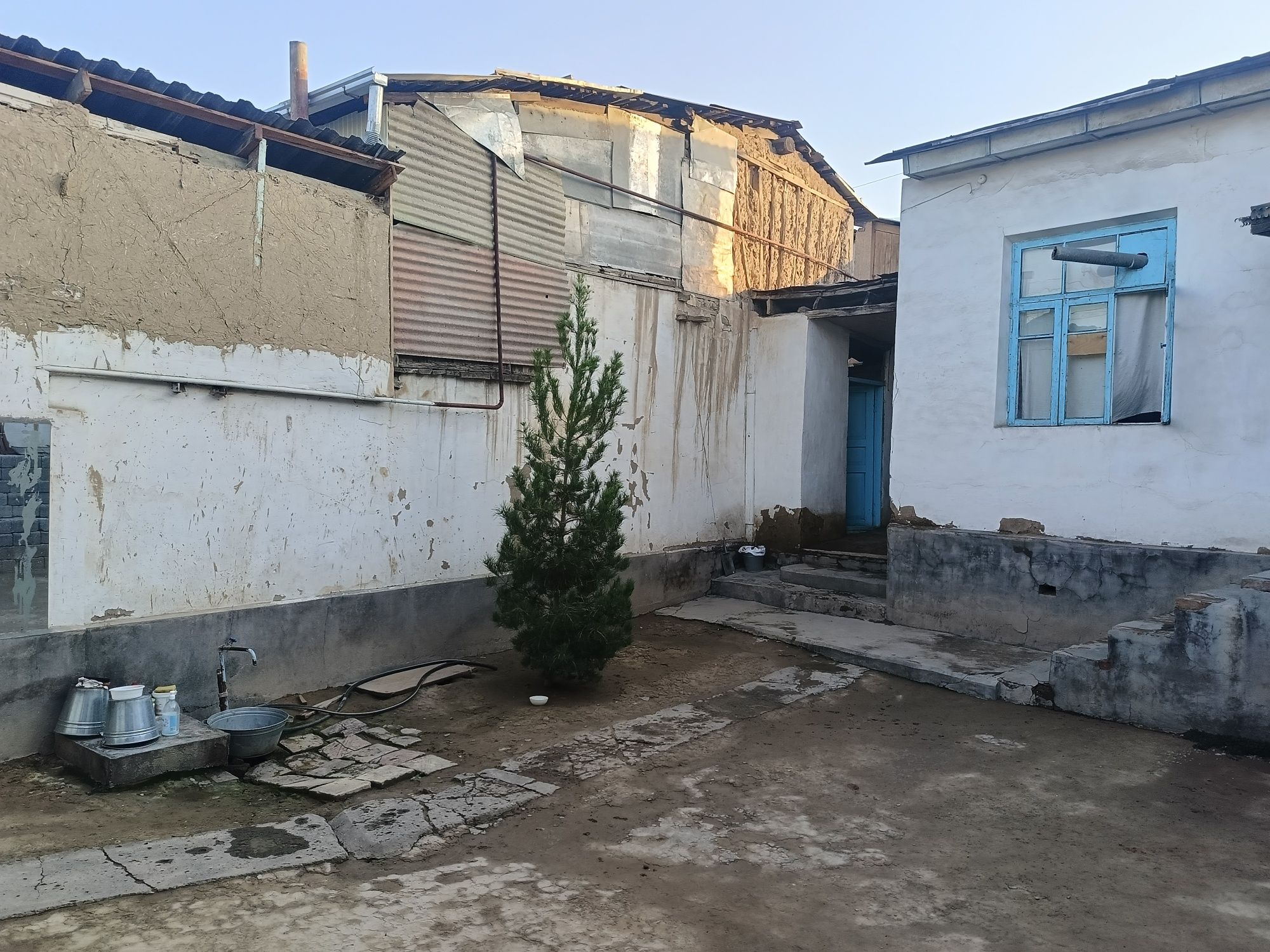 1.6 sotix 4xona Olmazor Sagbonda uy hovli sotiladi