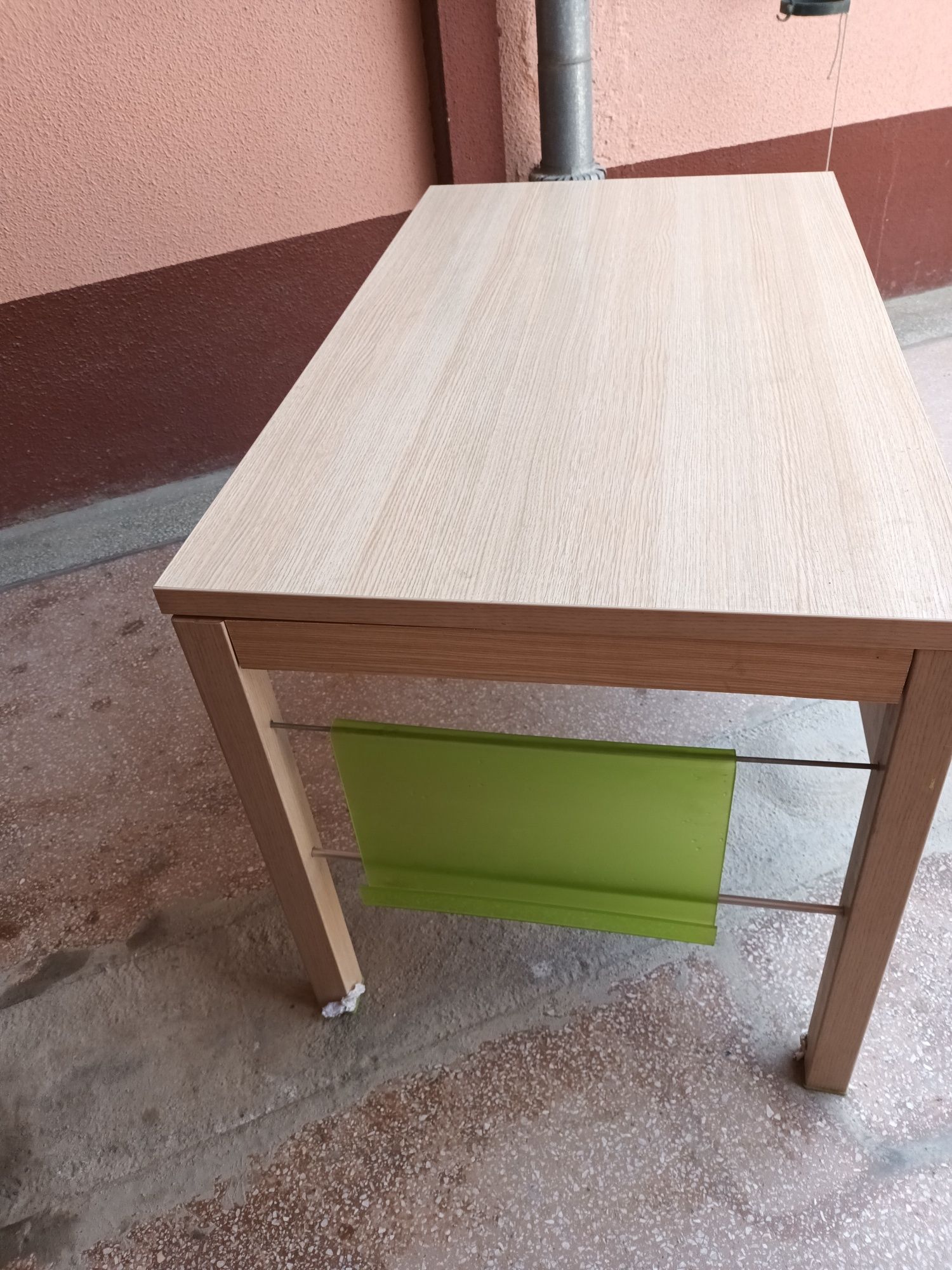 Продам 2 стола качестаенные