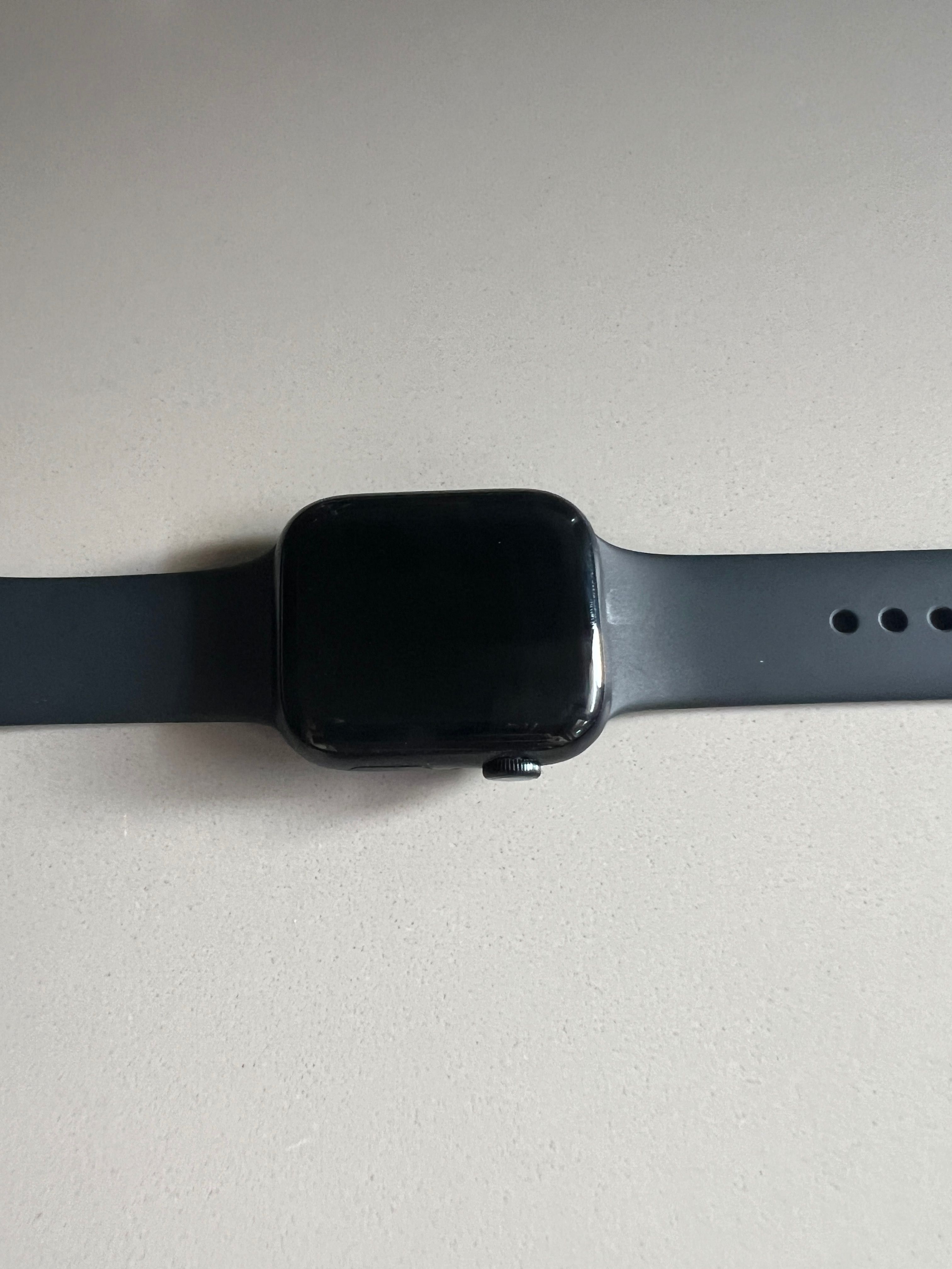 Apple Watch 8 45mm - Midnight Aluminium case, midnight sport band