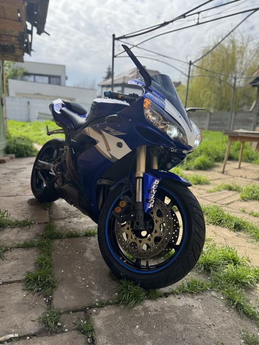 Vand yamaha r1 1000cc urgent !!