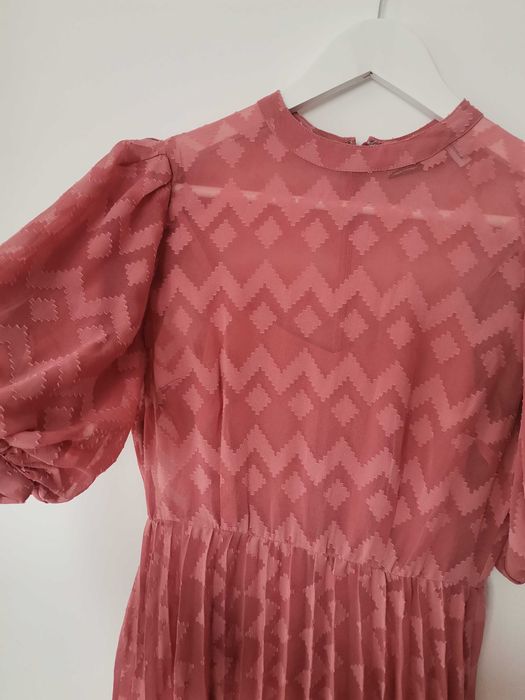 Страхотна дълга плисирана рокля