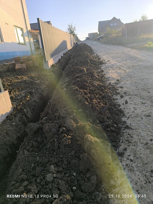 Inchiriez Miniexcavator debarasări moluz pământ negru