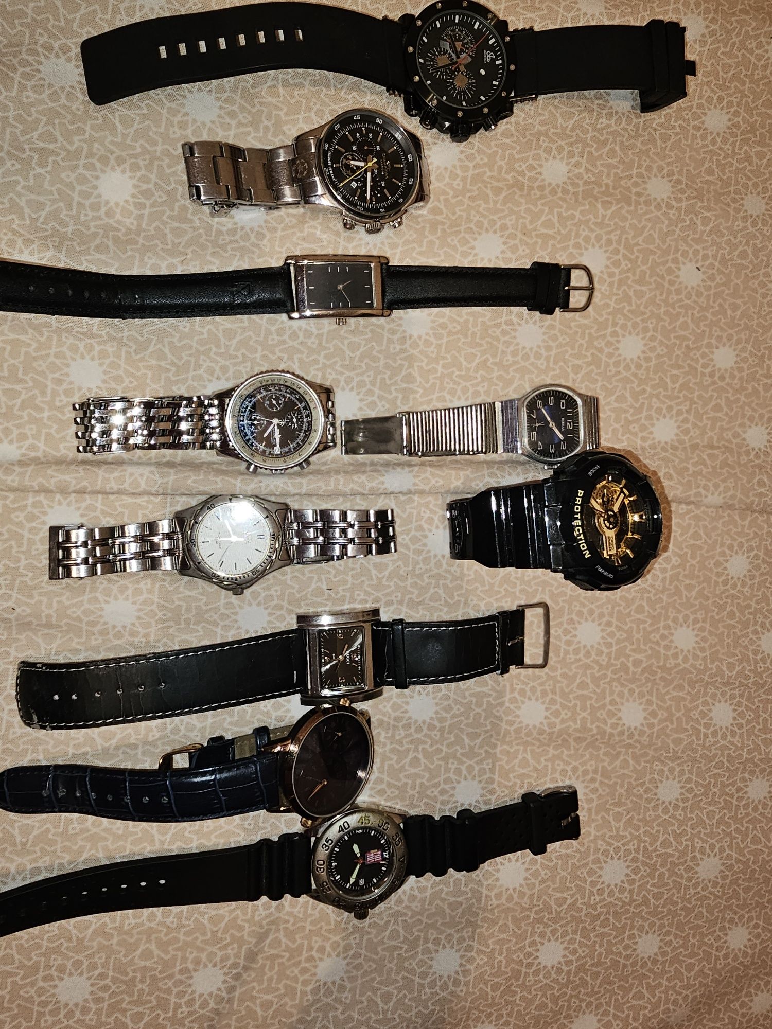 Ceasuri diferite modele