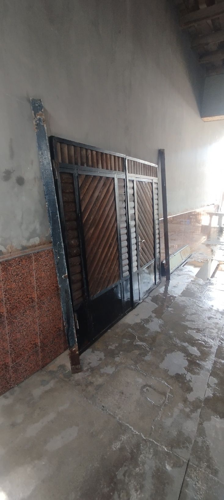 Дарвоза сотилади холати тину