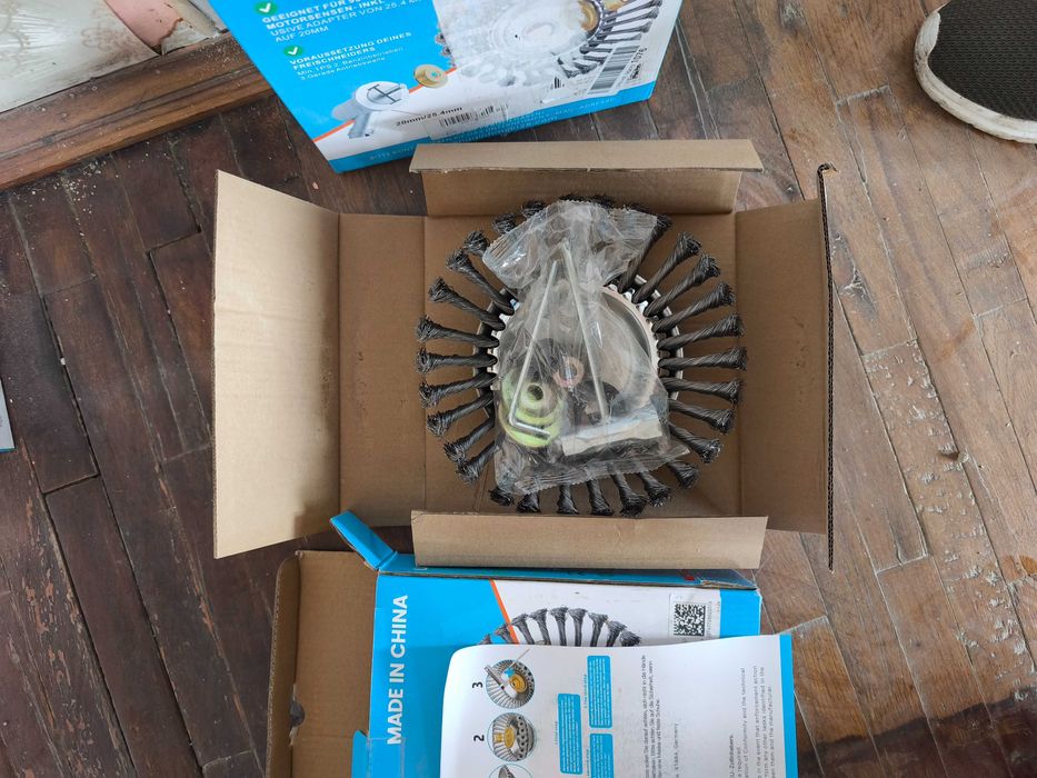 Tamburi și perie motocoasa