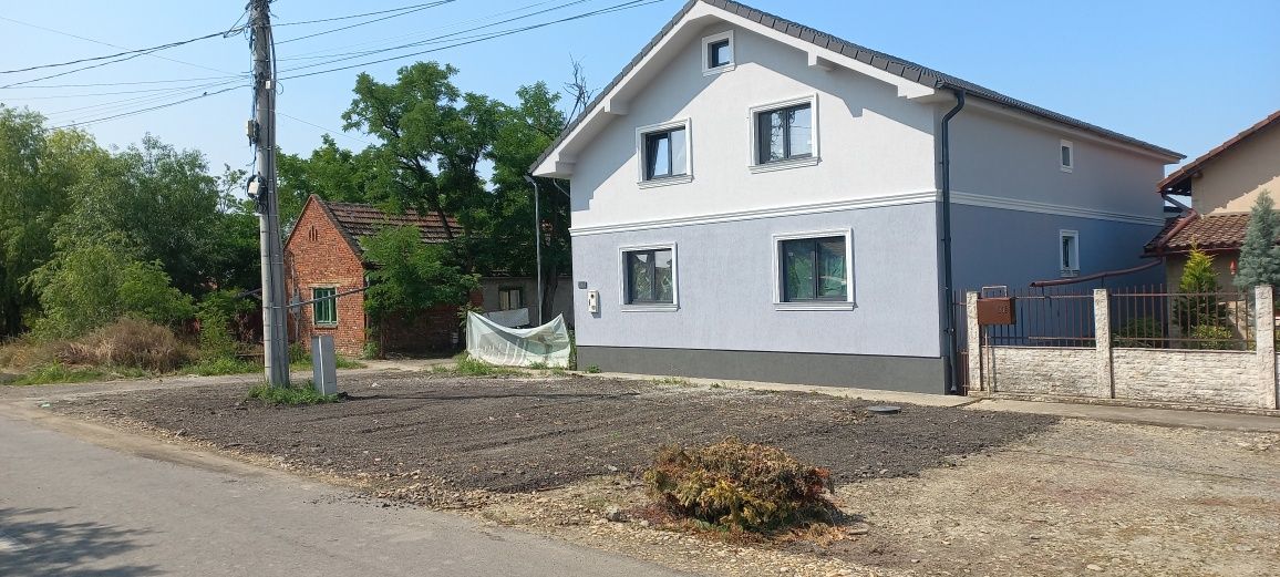 Ocazie!!!Vând casă cu P+M cu pivniță foarte răcoroasă
