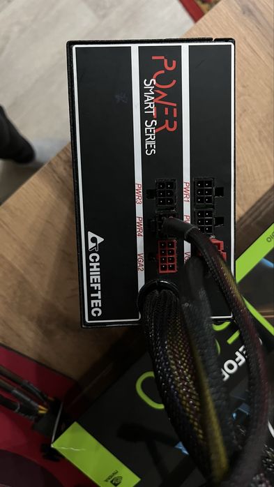 Продается блок питания chieftec 80+