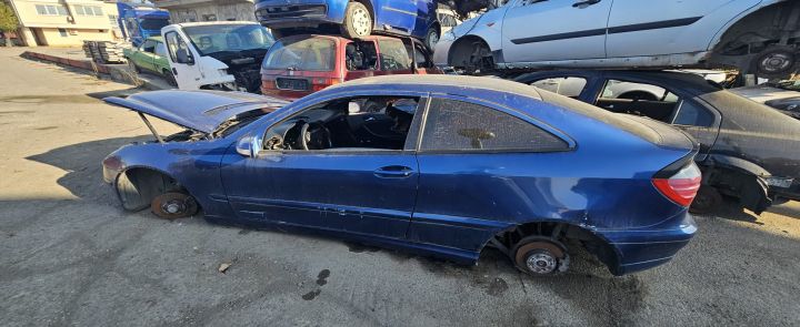 Aripa fata dreapta Mercedes-Benz C-Class W203/S203/CL203