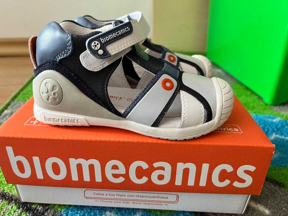 Чисто нови детски сандали Biomecanics