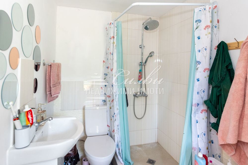 Самостоятелна къща - с.Ивански