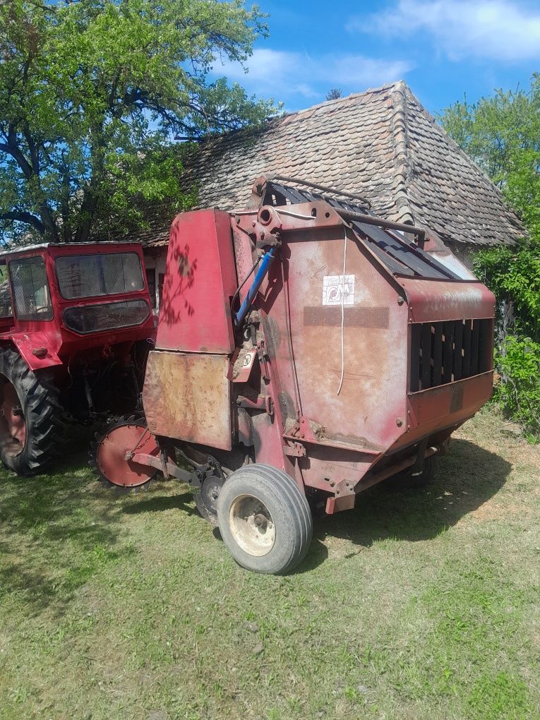 Vând baltieră rotundă hesston