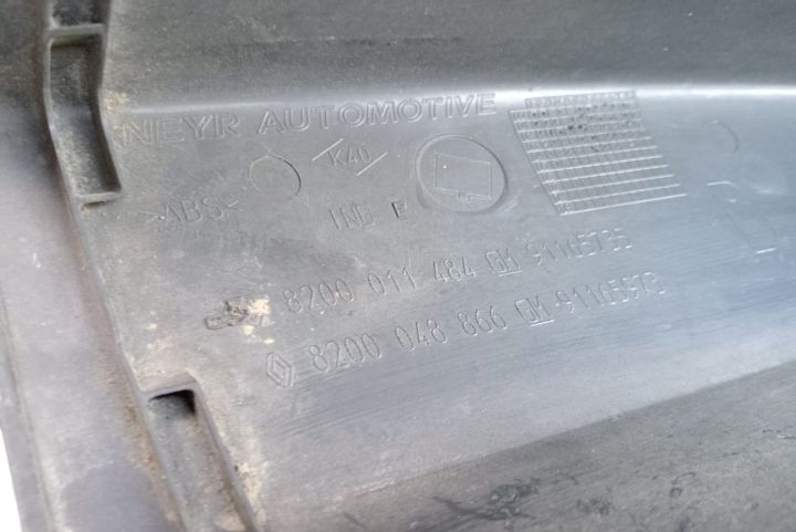 Ornament spate dreapta 8200048866 Opel Vivaro  seria