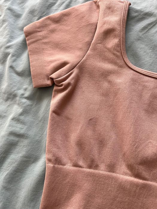 Crop top Guess, culoare bej