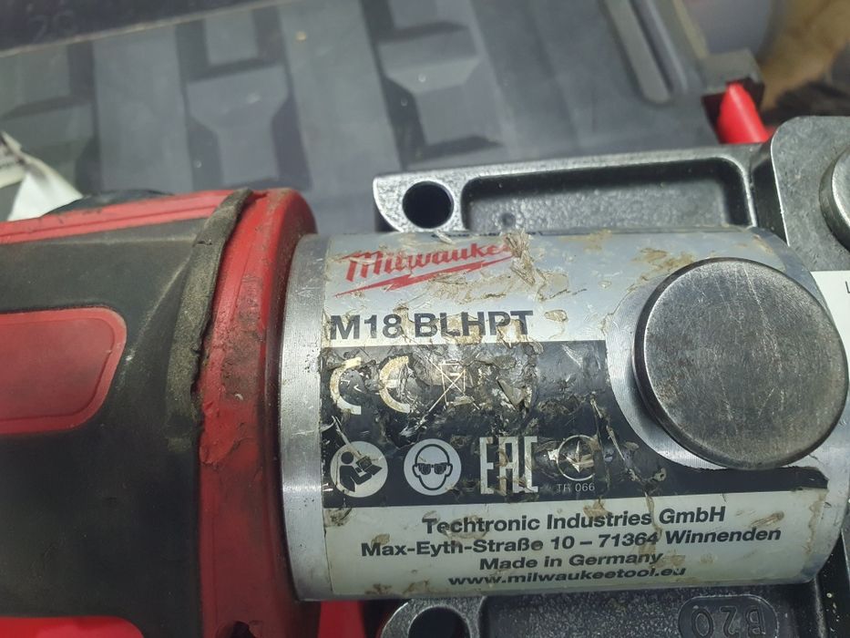 Presa sertizare milwaukee și bormasina