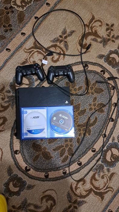 Consola Sony PlayStation 4 PS4 1TB,2 Controllere Second-Hand, 2 Jocuri