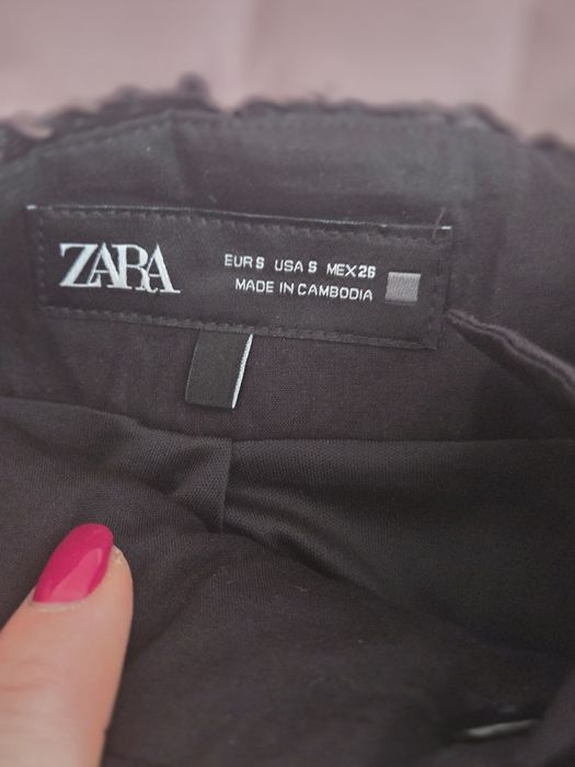 Къси панталони Zara  с пайети М размер