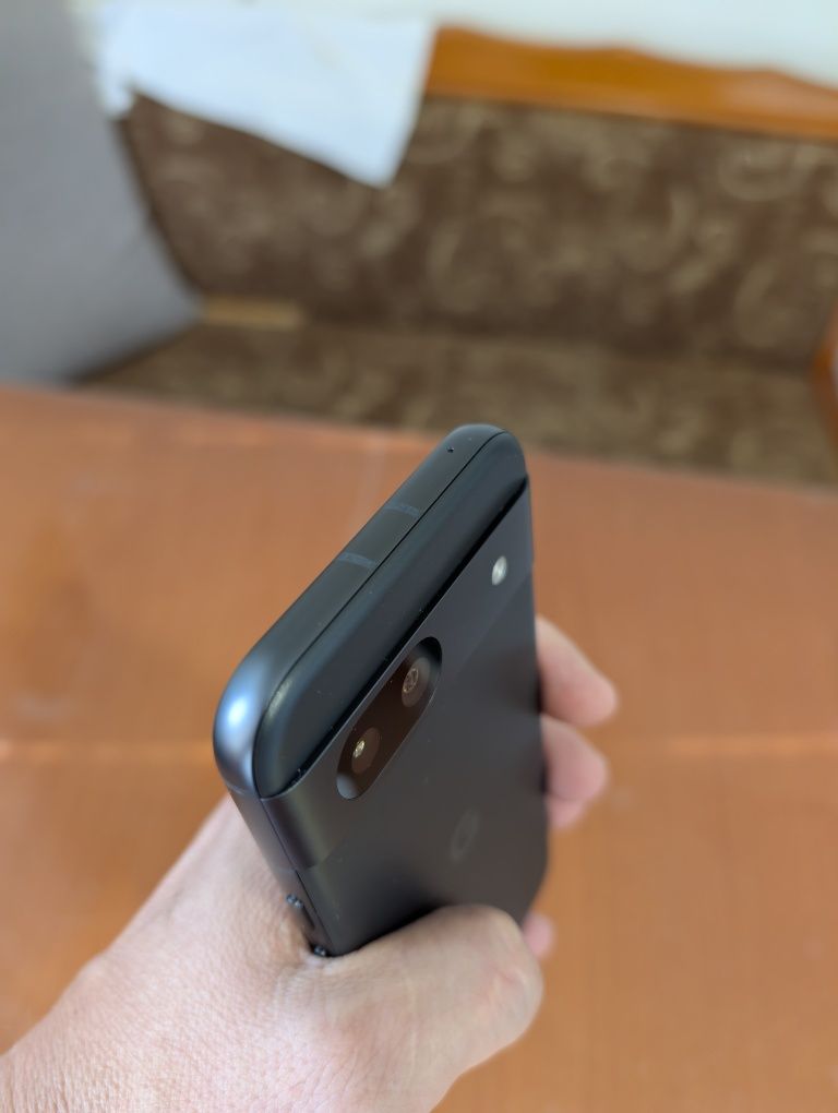 Google Pixel 8a. В гаранция.