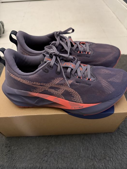 Asics Novablast 5,nr.44,ca noi.