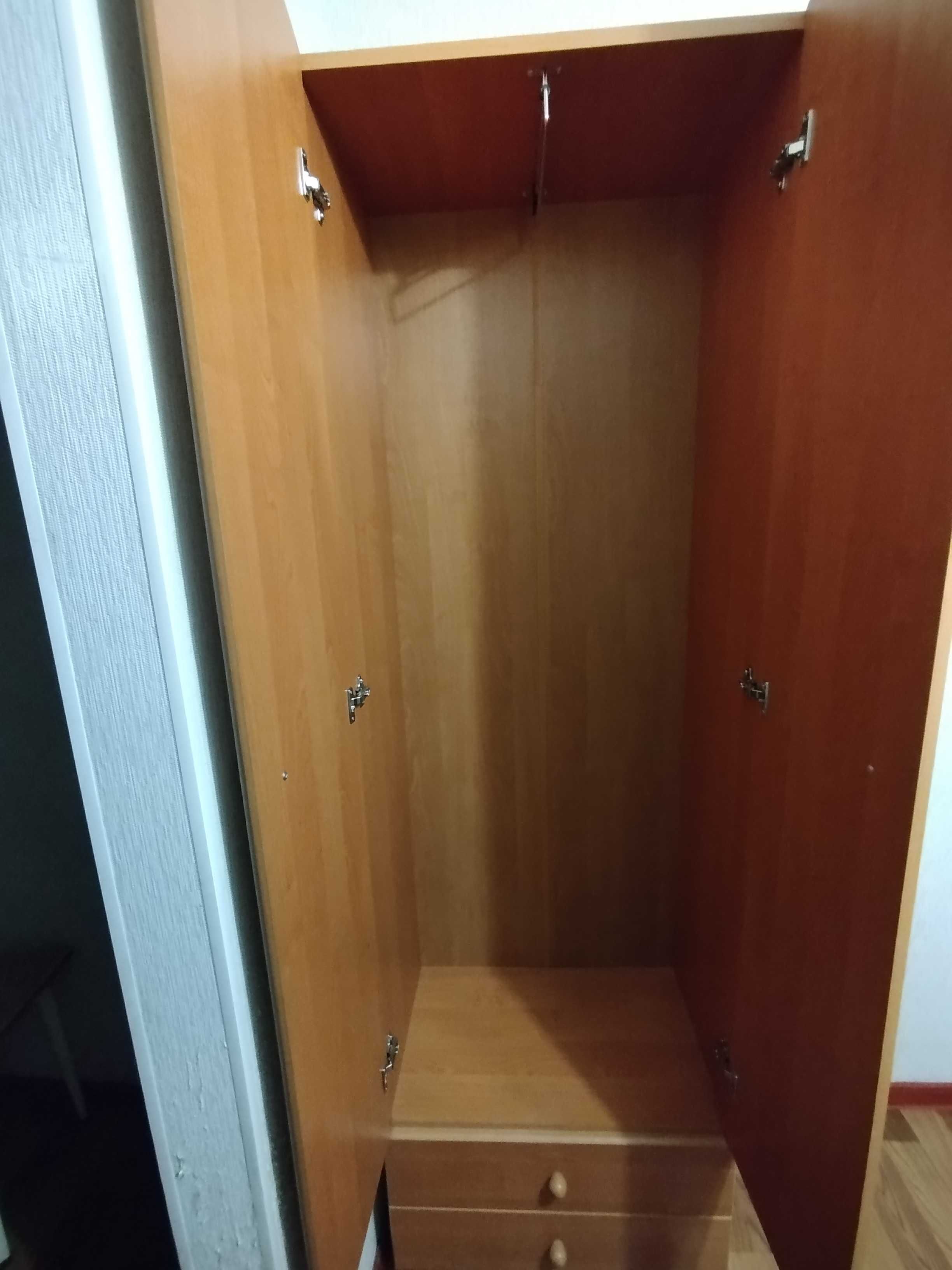Шкаф почти новый