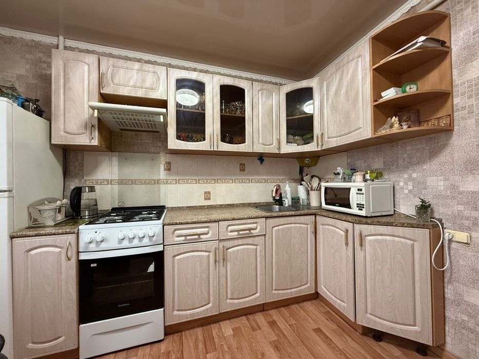 Продам кухонный гарнитур в хорошем состоянии