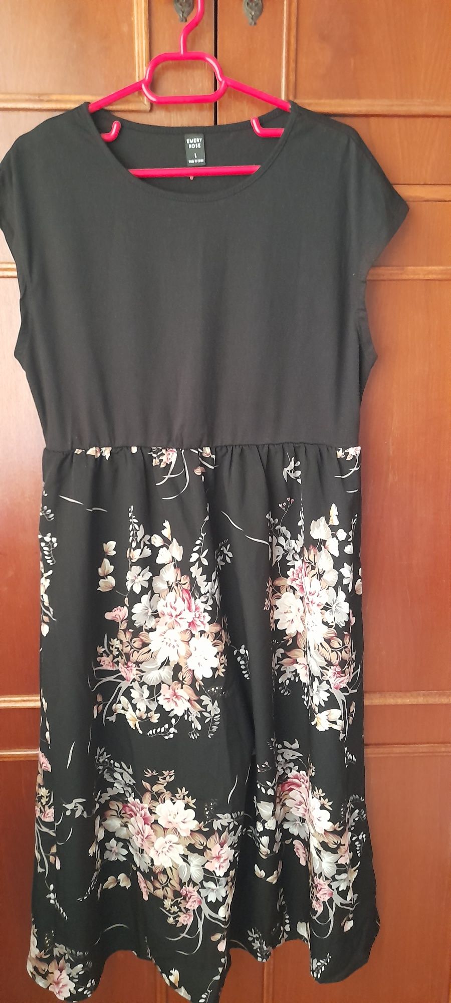 Vând rochie frumoasă subțire SHEIN mărimea XL material fin