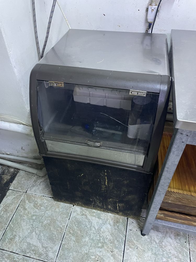 Продам ледогенератор 20 л