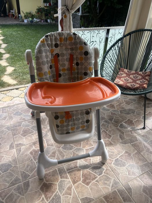 Scaun cu masuta de bebe