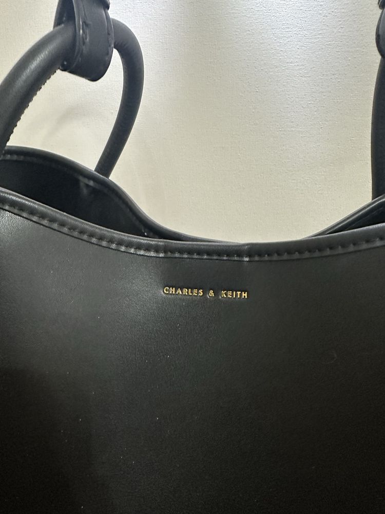 Сумка  Charles Keith