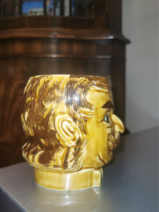 Антикварна порцеланова чаша Хипстър с мустаци от 70 те години супер !