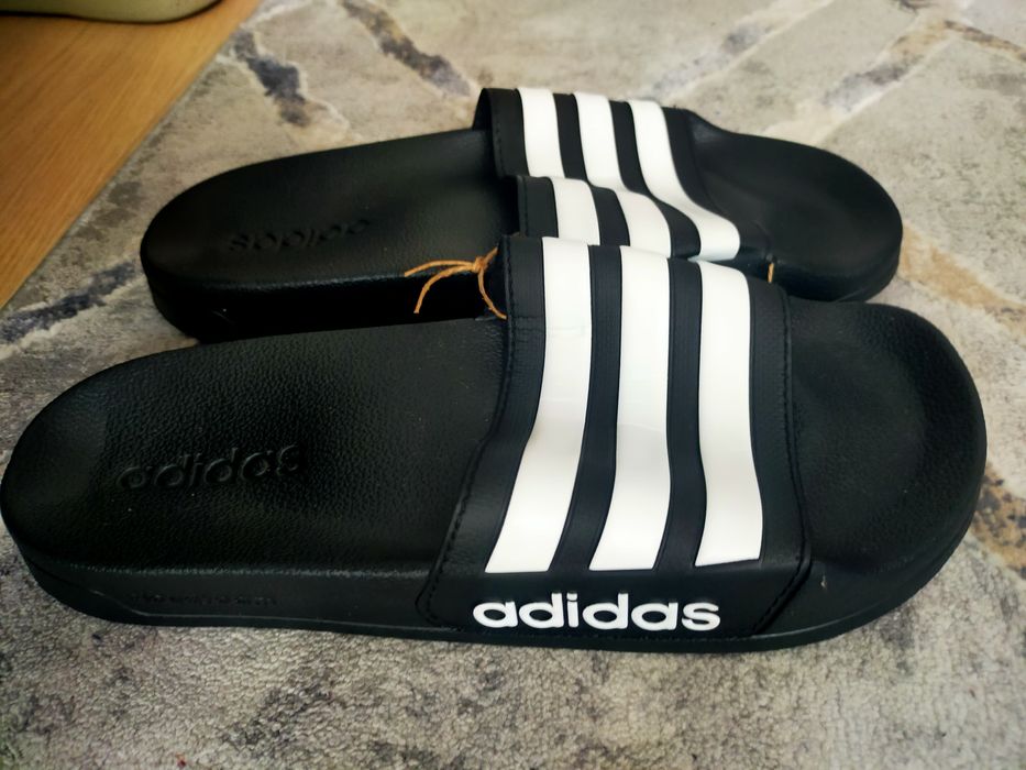 Șlapi de baie Adidas de calitate superioara