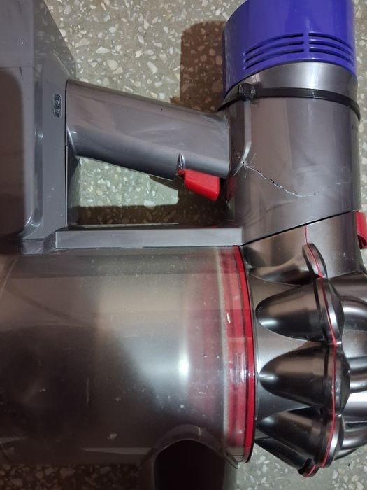 Aspirator DYSON V8