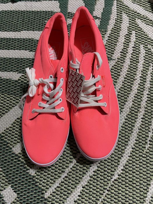 Vand tenesi Vans noi