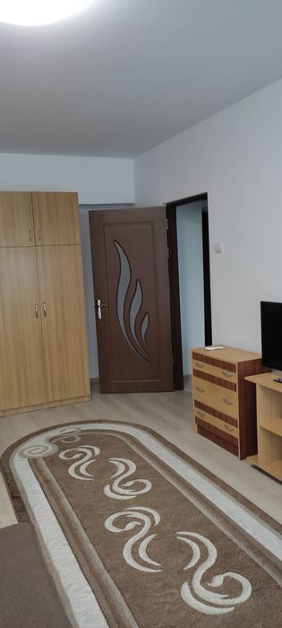 Închiriez garsoniera