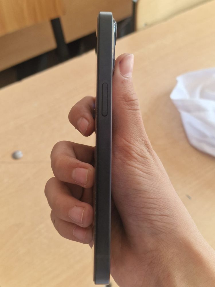 iPhone 13 6/128 87% акб