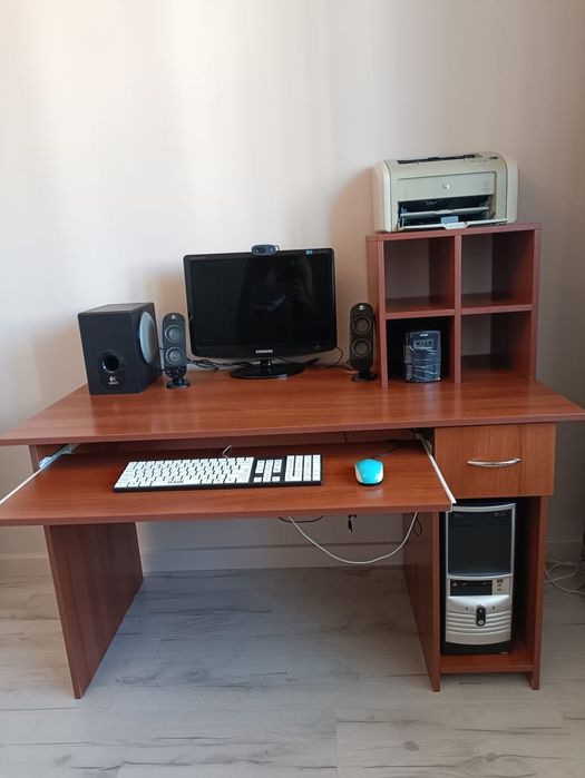 Продам компьютерный стол