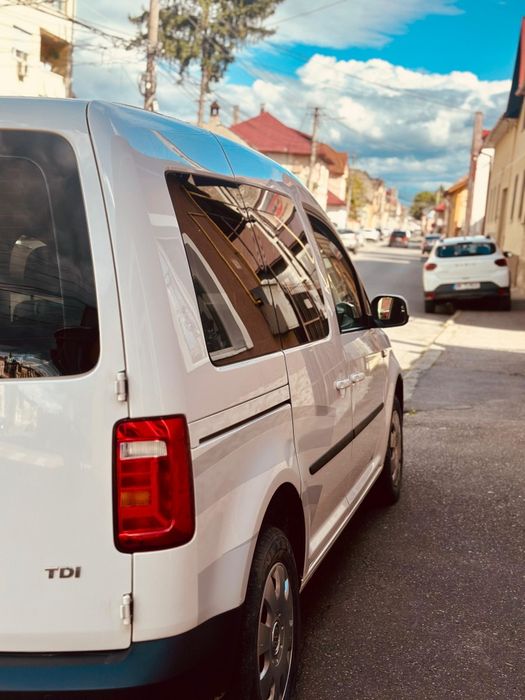 De vânzare VW Caddy 5 locuri