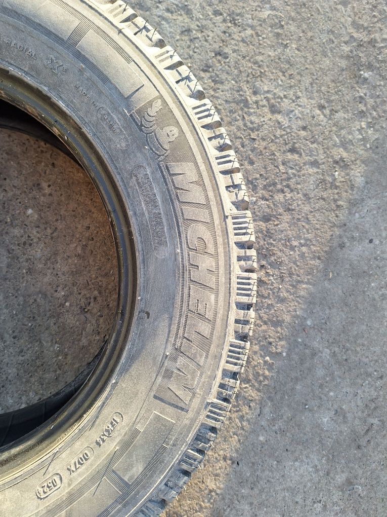 215 70 15c michelin agilis