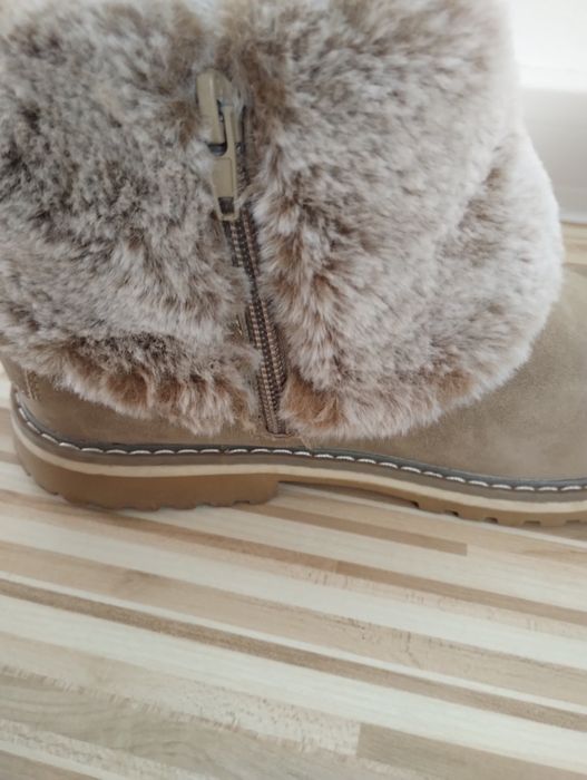 Ugg wrangler mărime 34