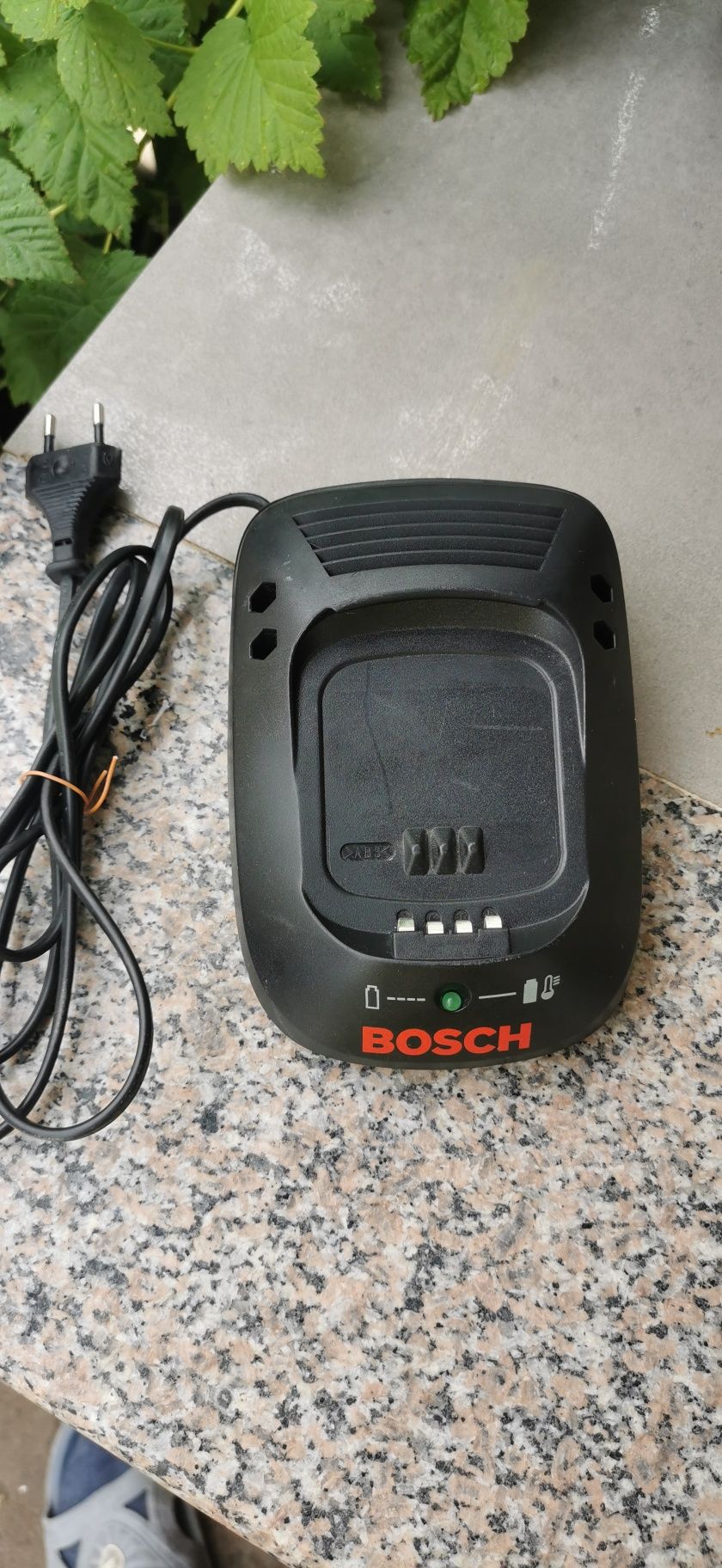 Încărcător /Charger Bosch D70745