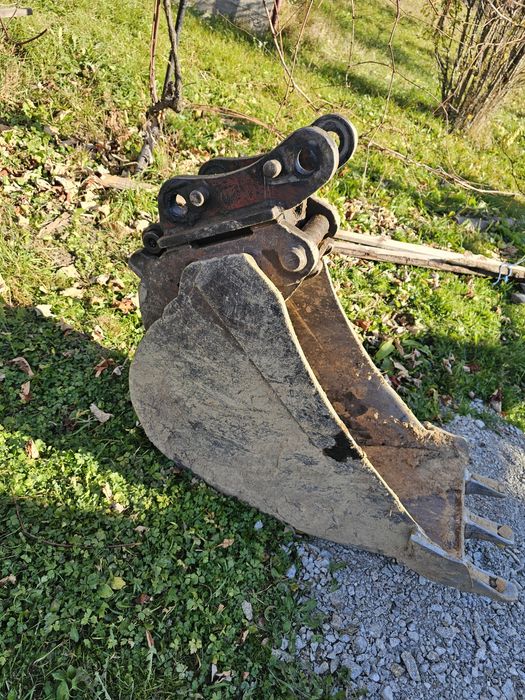 Cupă buldoexcavator