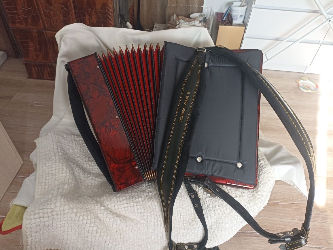 Vând acordeon Hohner Verdi 2/80 bass/preparat bandon/ IMPECABIL !!!