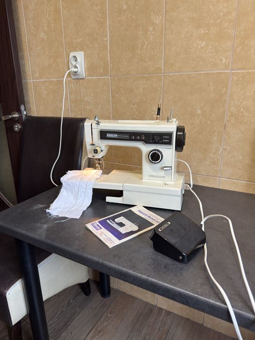 Masina de cusut Privileg coase materiale groase