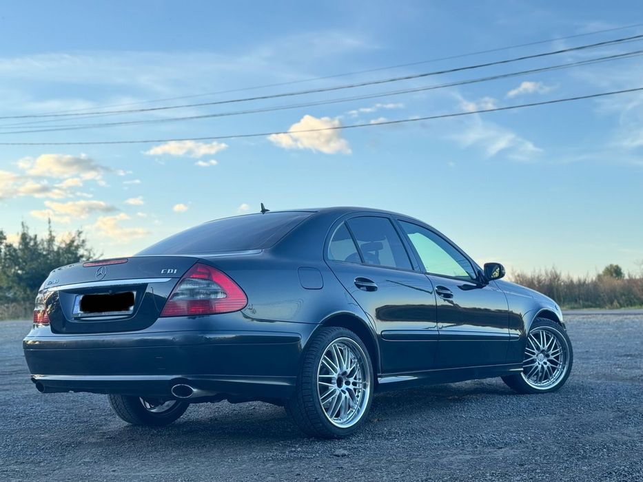 Vând Mercedes E Class W211