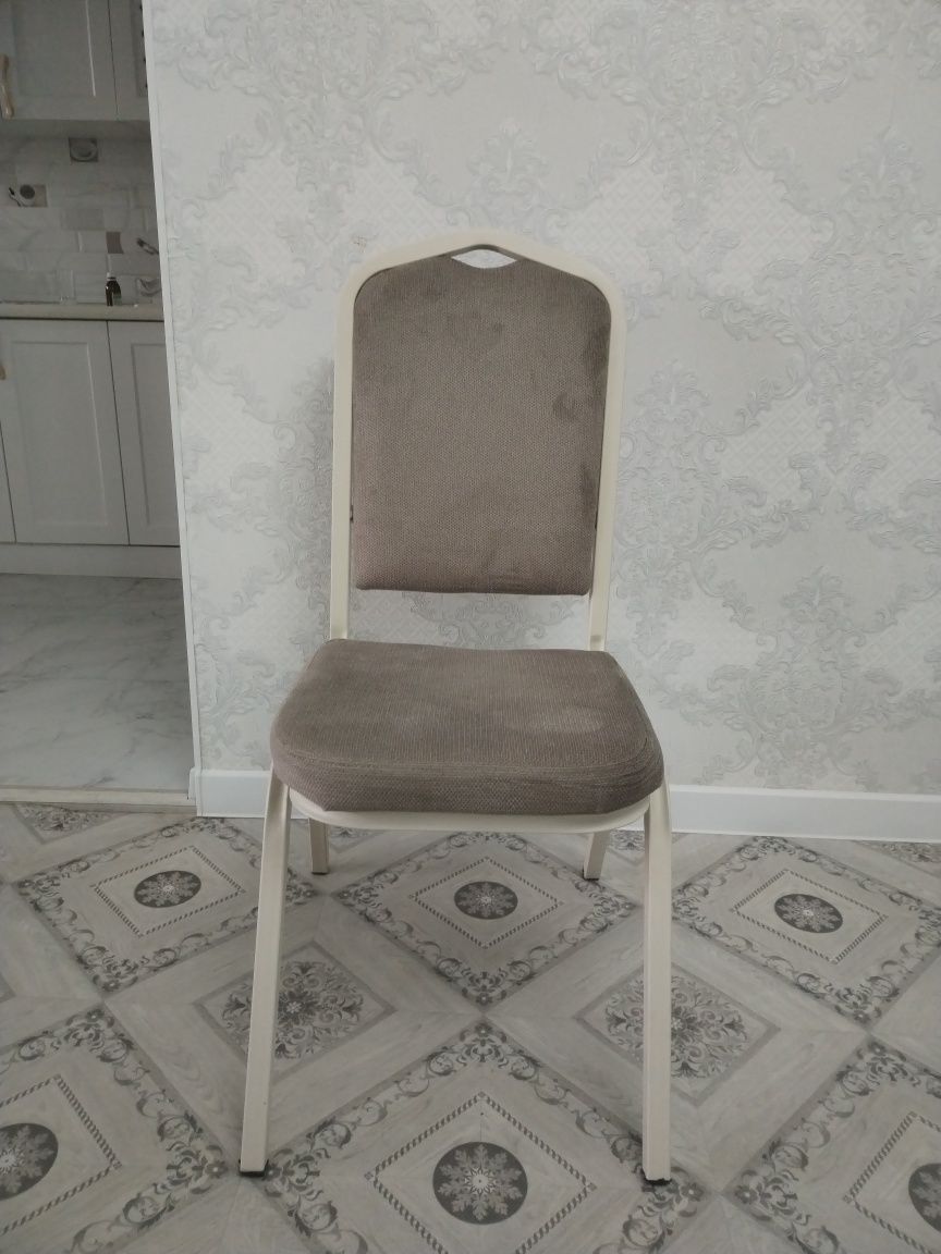 Продам железные стулья
