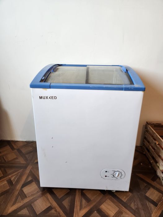 Морозильник витраж для магазина малый 100л (почти новый)