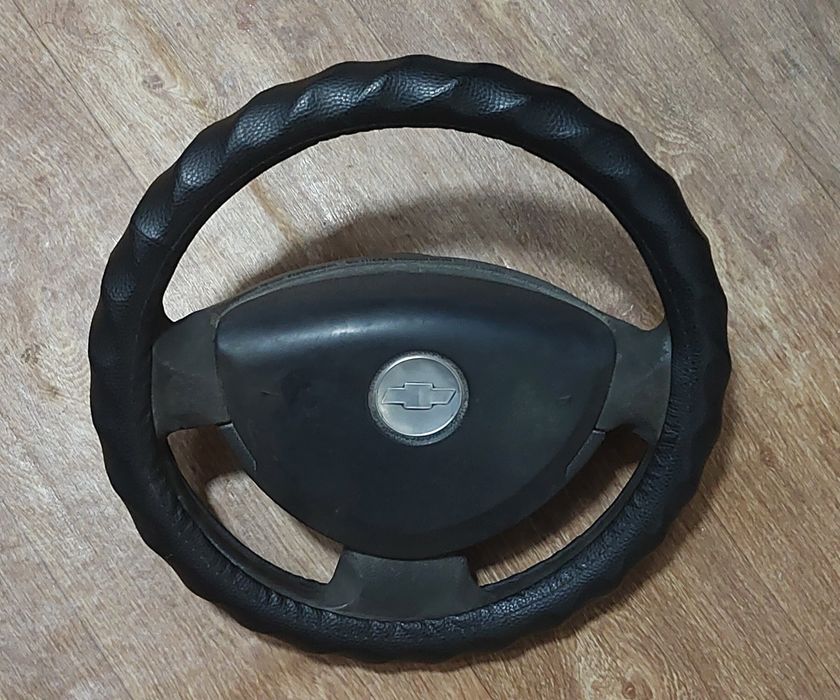 Продается руль от  нексии 2 в среднем состоянии